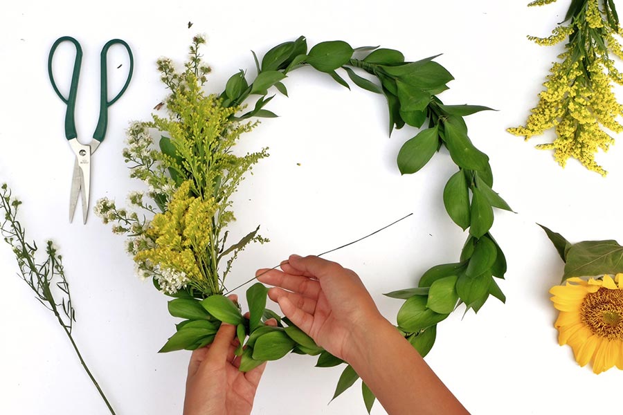 Learn-To-Make-Sunny-Wreath